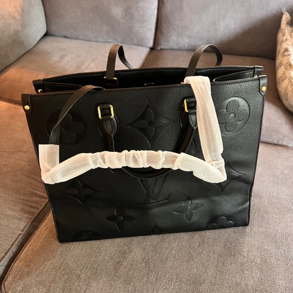 Louis Vuitton OnTheGo GM Tote Bag - Picture 4 of 9